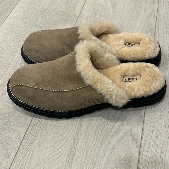 UGG Other - Ugg Sherpa slippers size 11 new without box